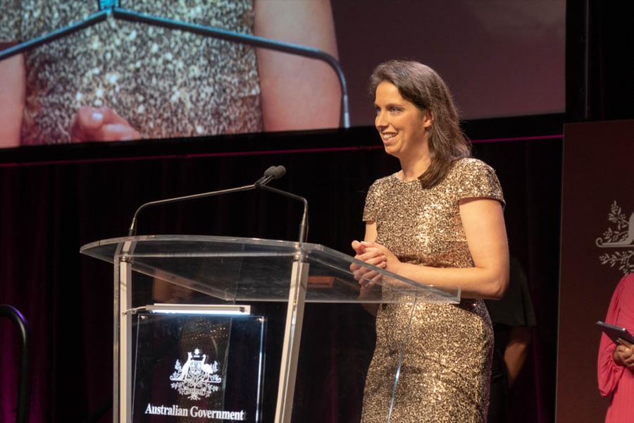 Dr Pip Karoly accepting the 2022 Prime Minister's Prize for New Innovators